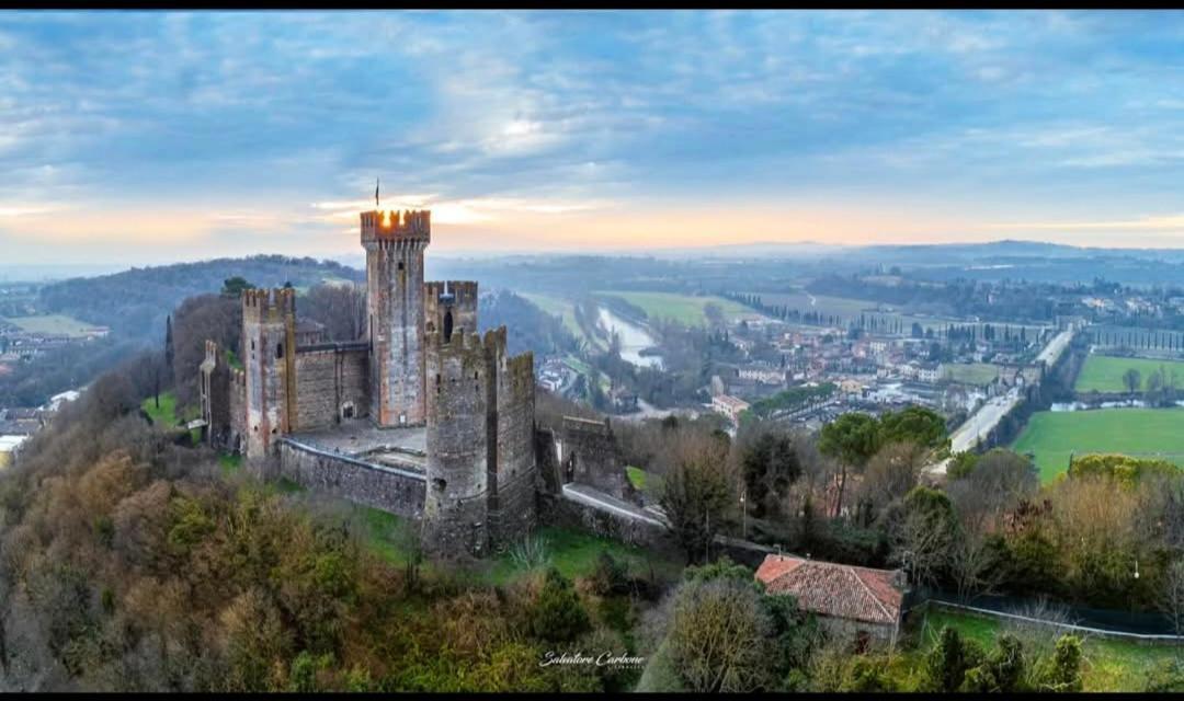 Corte Cavour Валеджо-суль-Минчо Экстерьер фото